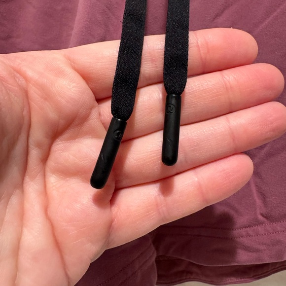 Lululemon Inner Glow Short 3” Size 6 GUC - Picture 9 of 12